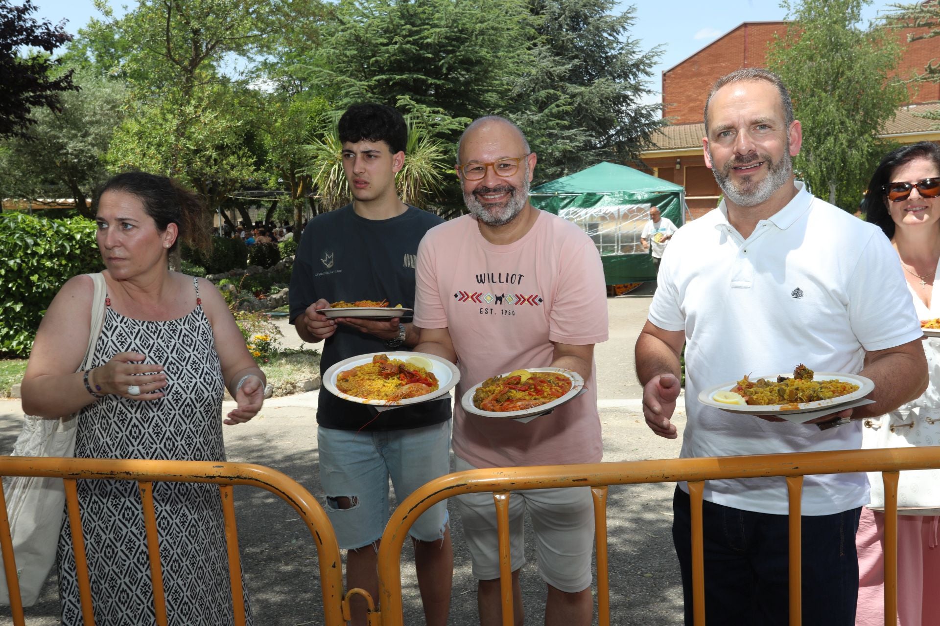 Solidaridad en forma de raciones de paella