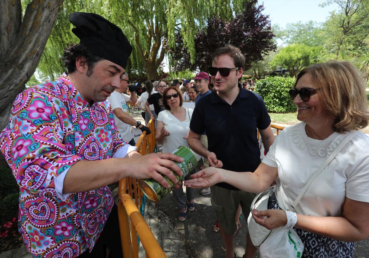 Solidaridad en forma de raciones de paella