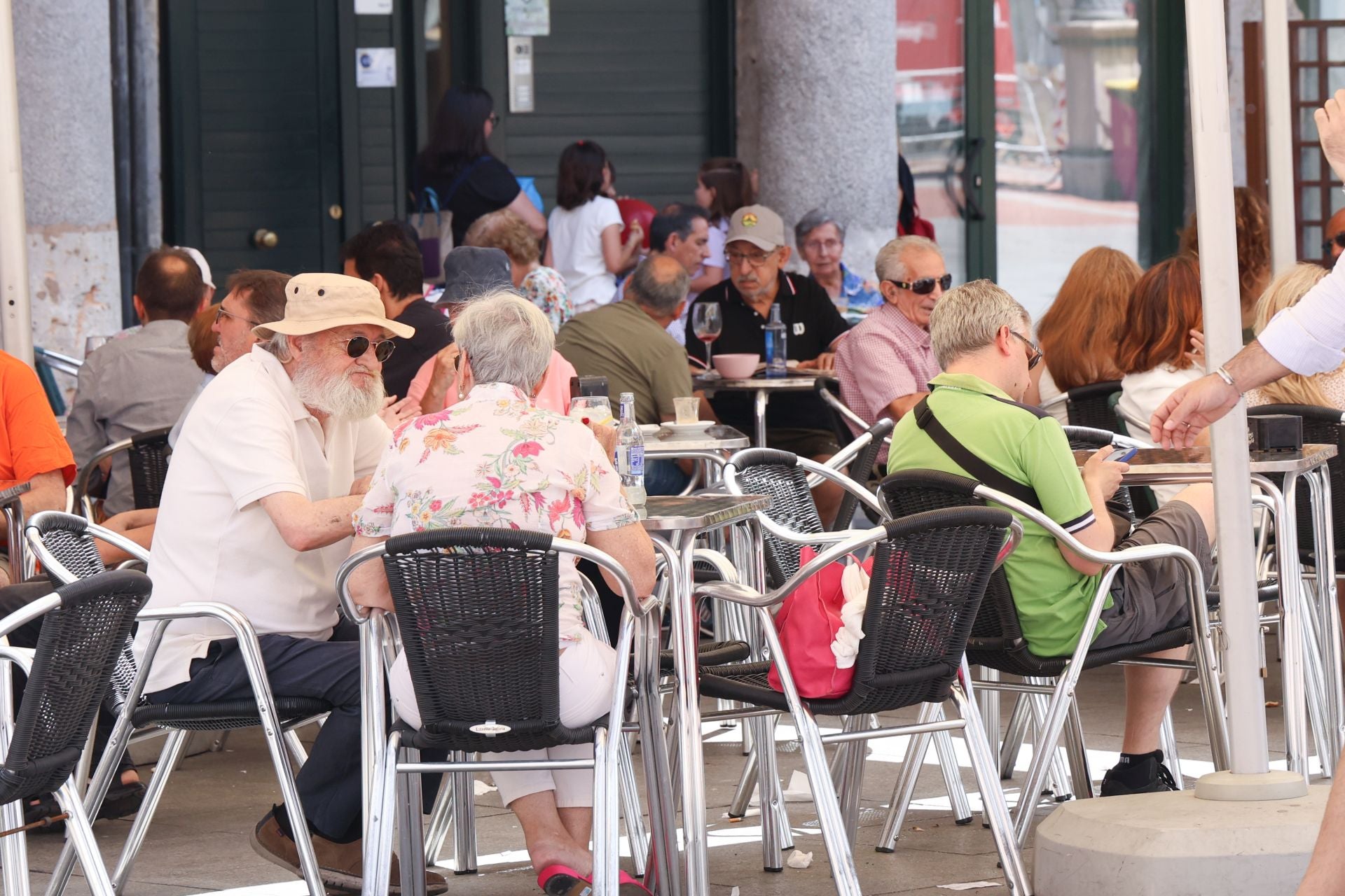 Ambiente en Valladolid a la hora del vermú el Día del Corpus