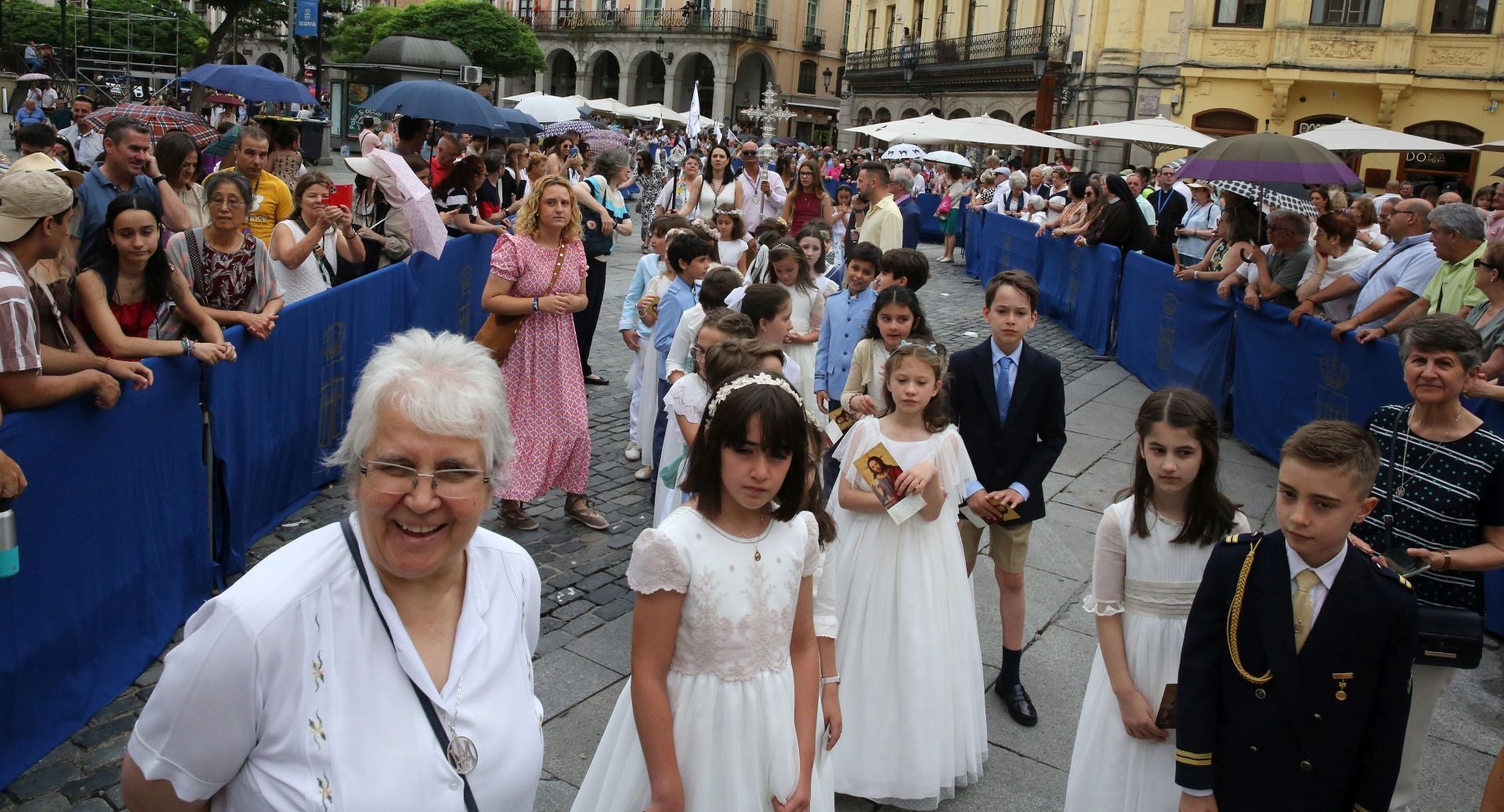 La accidentada procesión del Corpus, en imágenes
