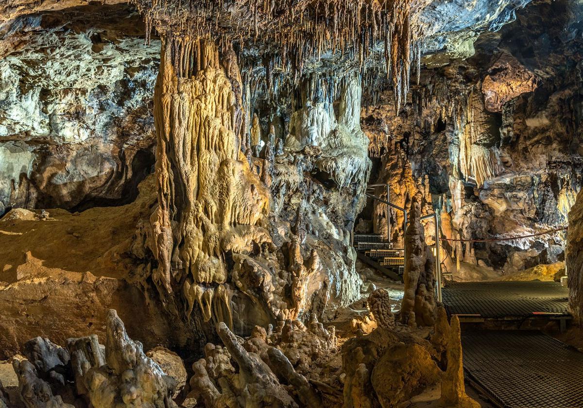 Cueva de los Enebralejos, una de las mayores de toda Castilla y León.