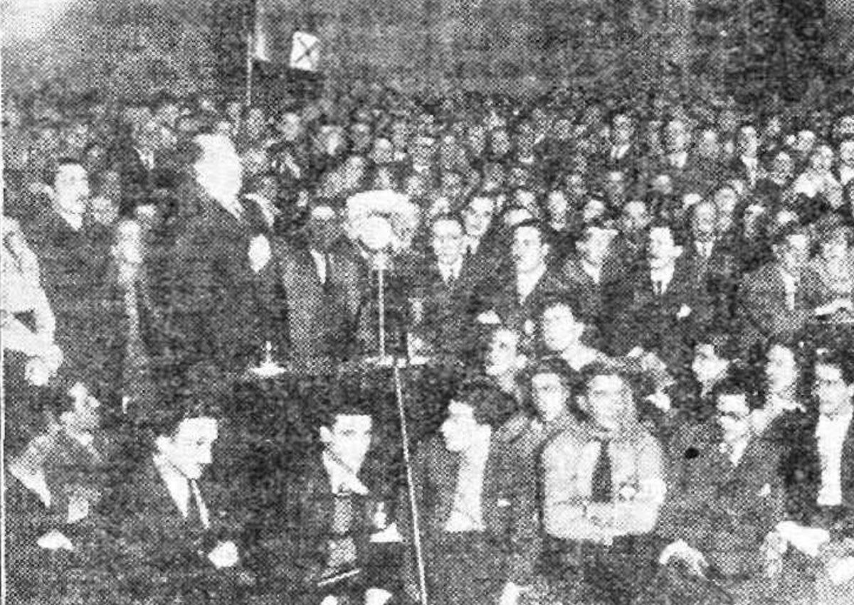 Imagen secundaria 1 - Arriba, el desaparecido Cinema Capitol, que estaba en la calle Panaderos. Abajo, mitin de Gil Robles en el Calderón el 19 de diciembre de 1935, y el empresario Constantino Fernández Arango.