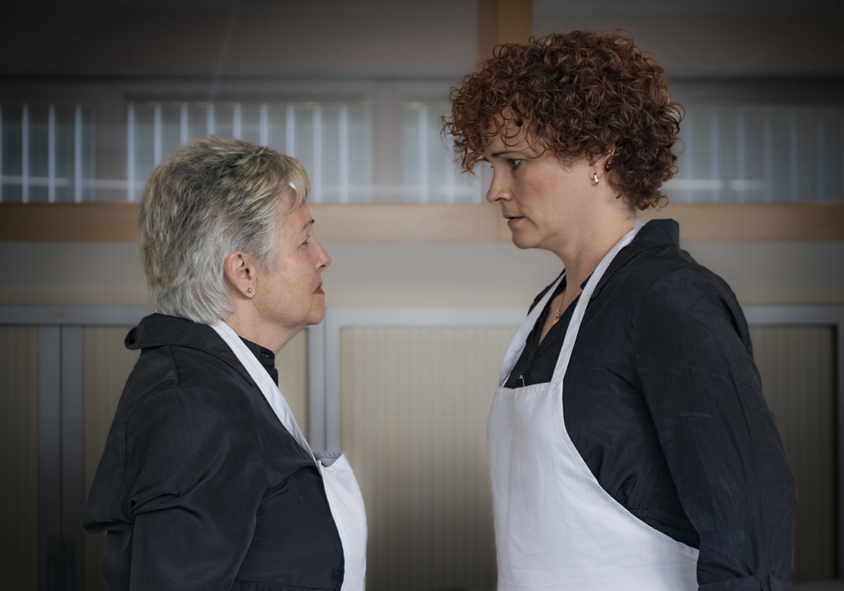 Pilar Redondo y Patricia Gómez protagonizan 'Criada sobre blanco fundida en negro'.