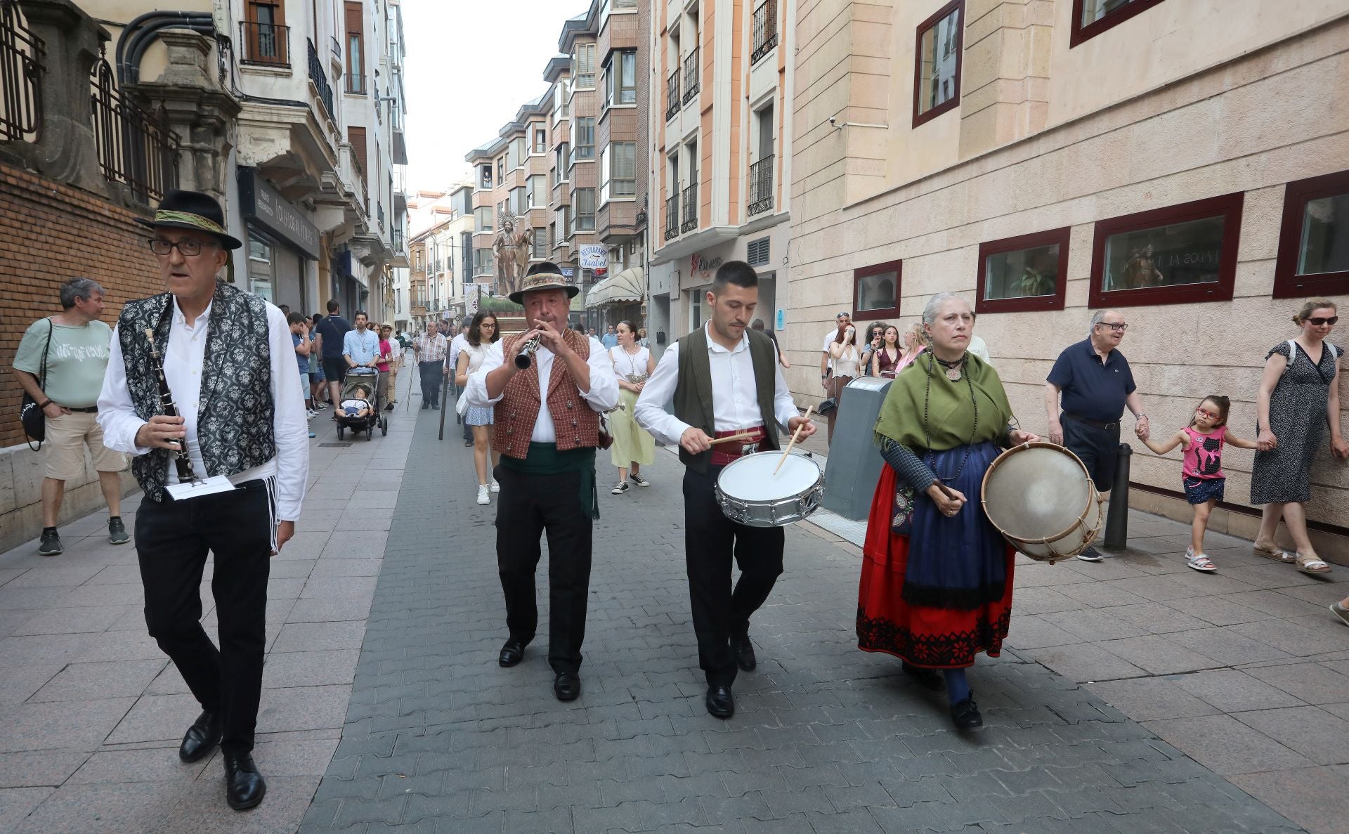 Miles de plantas de tomillo para festejar San Juan en Palencia