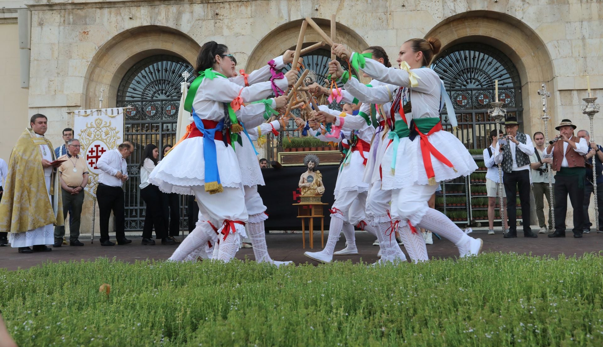 Miles de plantas de tomillo para festejar San Juan en Palencia