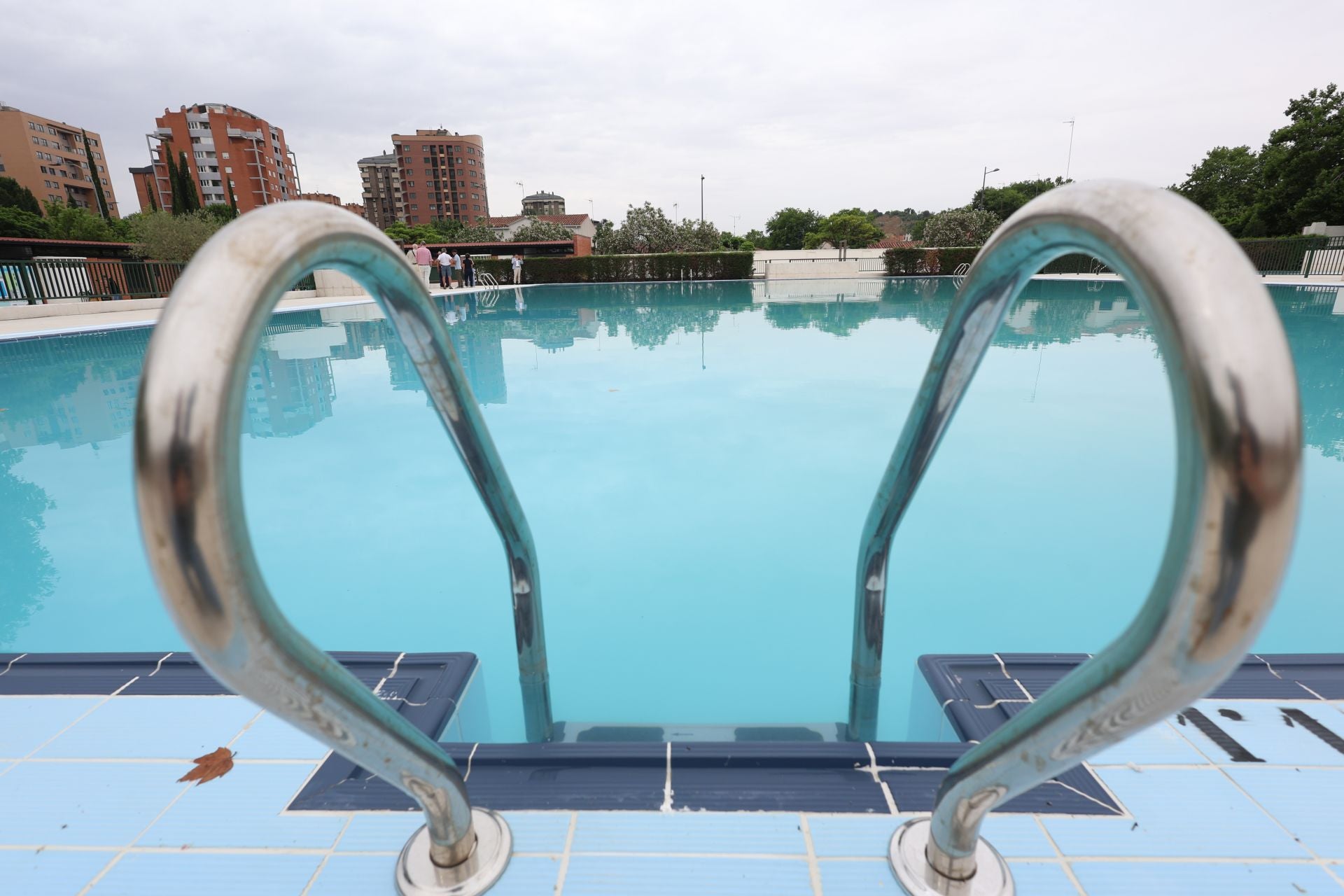 La capital estrena su quinta piscina de verano en Girón tras una compleja obra