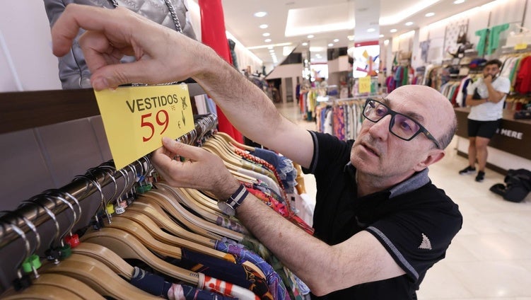 El pequeño comercio de Valladolid afronta las rebajas «sin poder competir con grandes marcas»