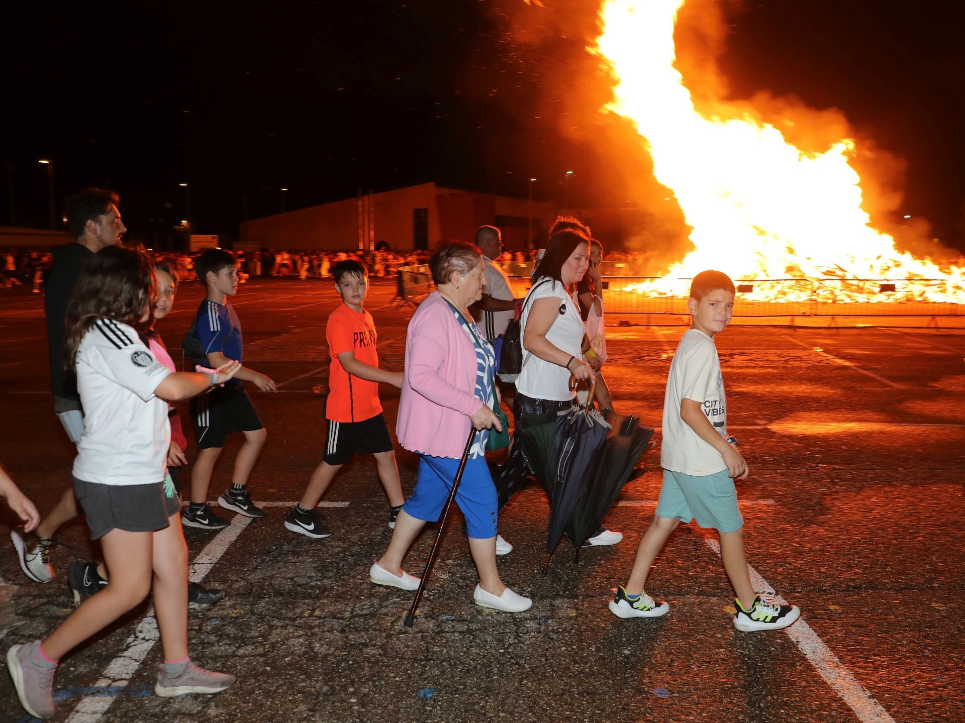 Así fue la hoguera de San Juan en Palencia