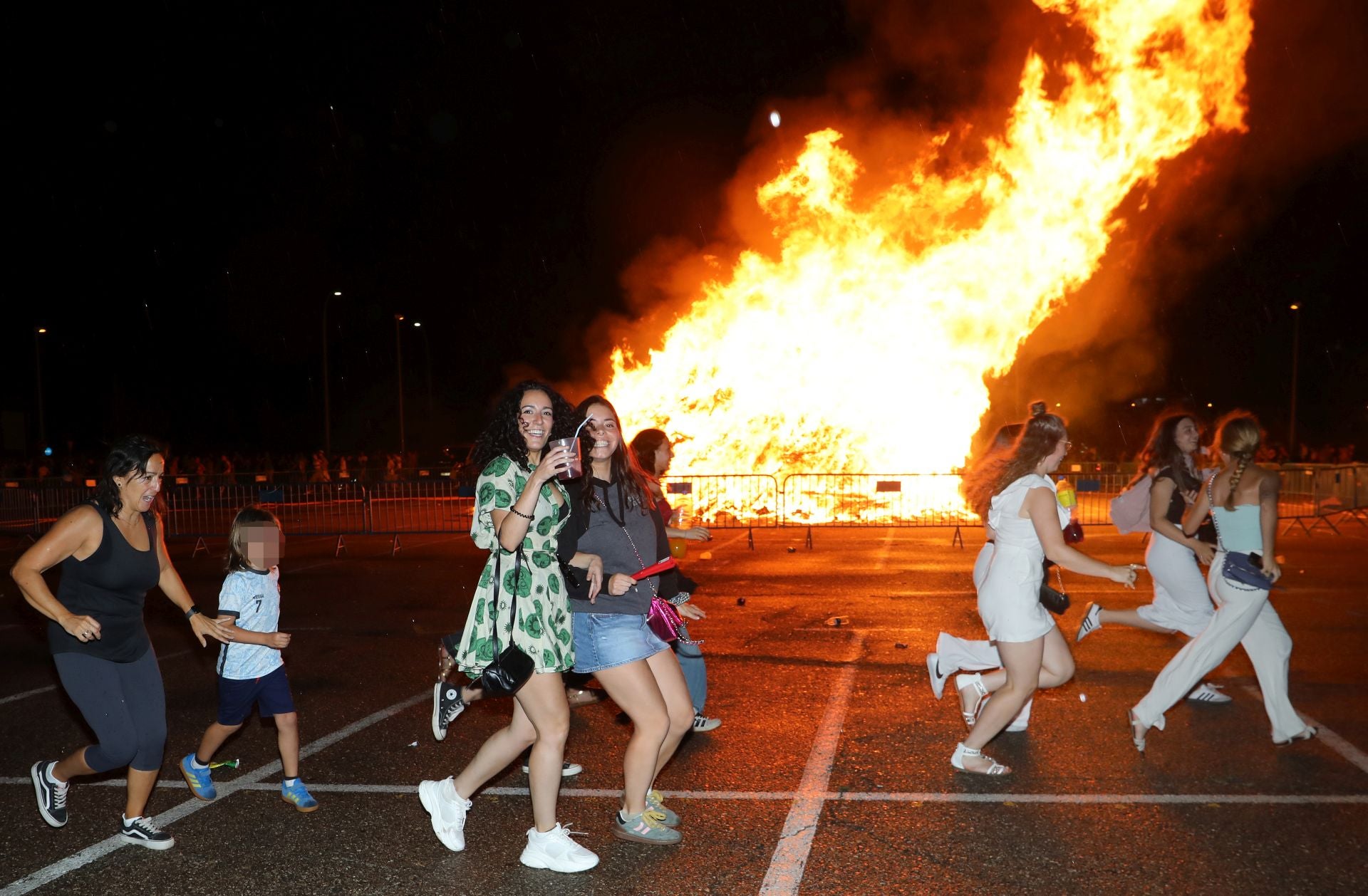 Así fue la hoguera de San Juan en Palencia