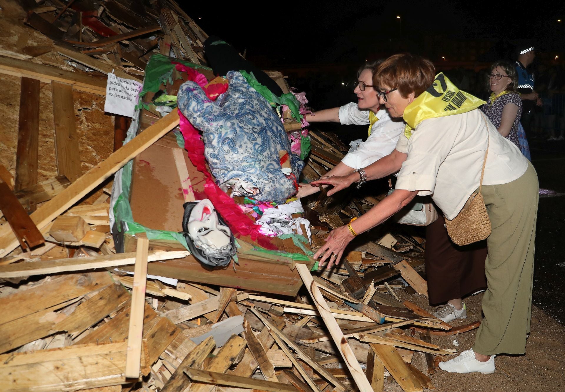 Así fue la hoguera de San Juan en Palencia