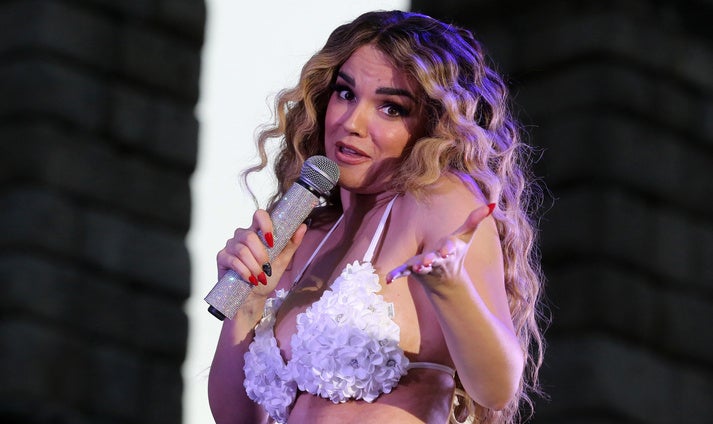 Melody canta 'Esa diva' junto al Acueducto de Segovia