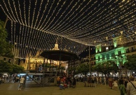 Decoración especial de la Plaza Mayor durante las Ferias y Fiestas de San Juan y San Pedro.
