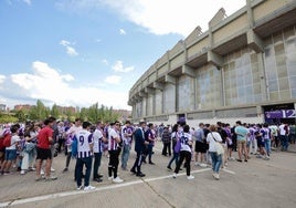 Colas para entrar en el estadio José Zorrilla antes de un partido en mayo de 2024