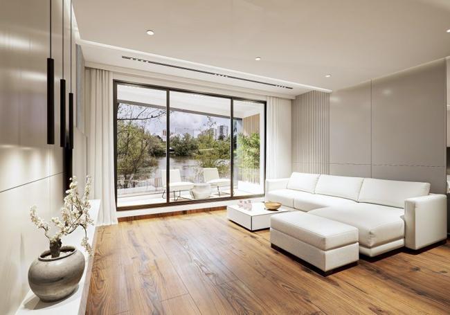 Salón de una de las viviendas con la terraza mirando al Pisuerga.