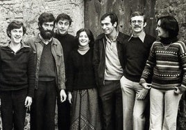 Milagros Olmos (primera por la derecha) con el resto del grupo en una fotografía retrospectiva.