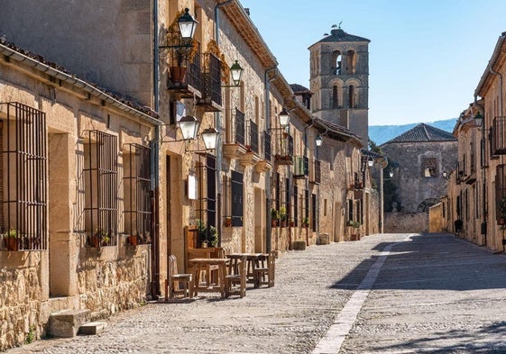 Una de las calles de la localidad segoviana de Pedraza.