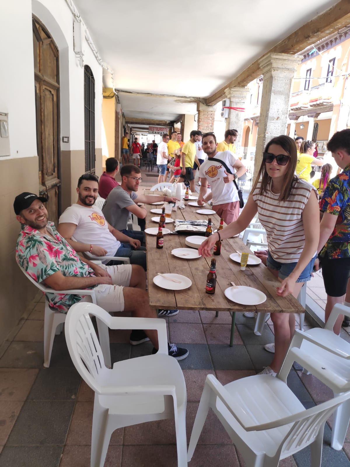 La calle Mayor de Villalón de Campos se convierte en un gran comedor
