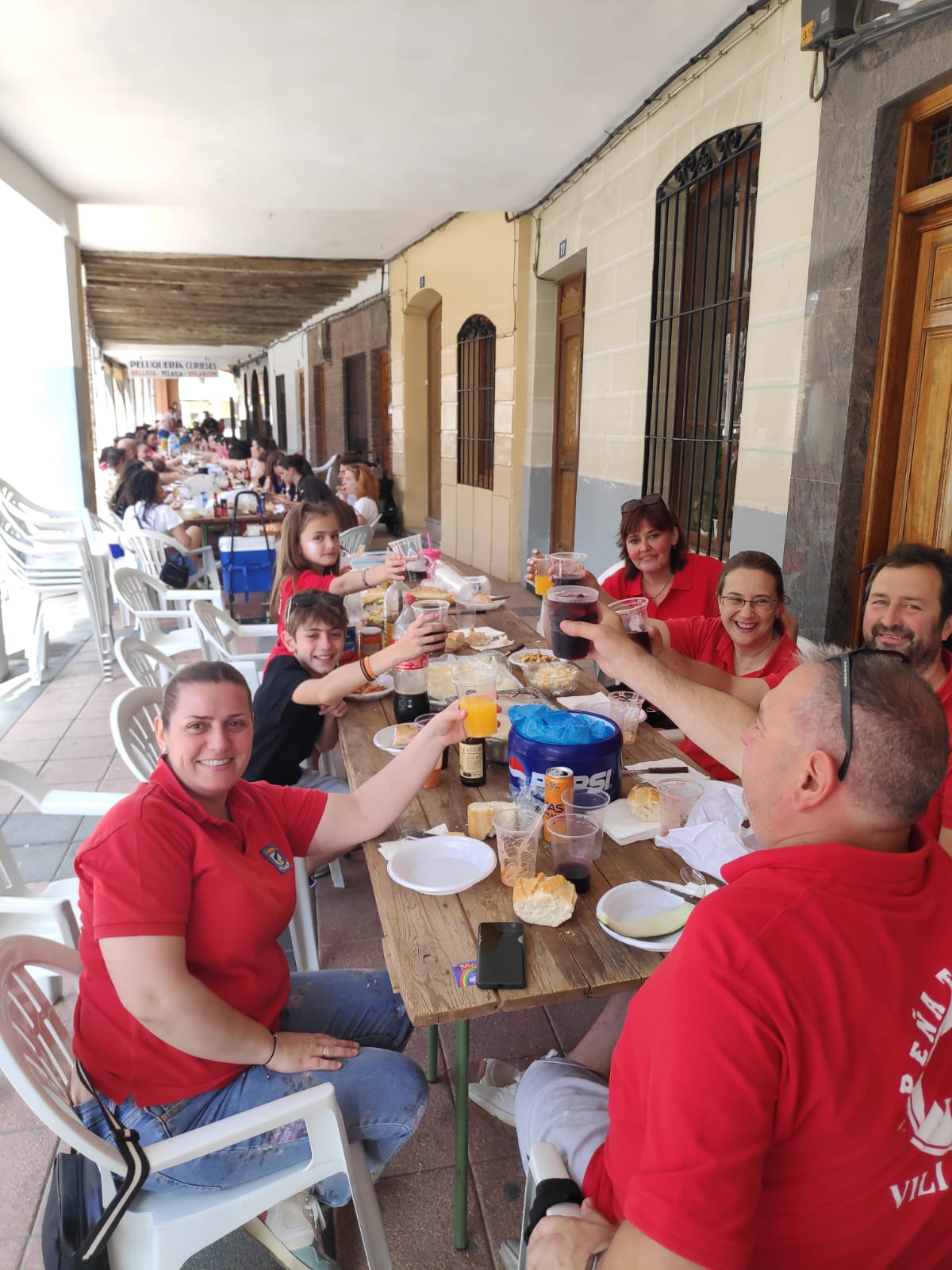 La calle Mayor de Villalón de Campos se convierte en un gran comedor