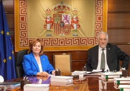 El presidente y la vicepresidenta del Tribunal Constitucional (TC), Cándido Conde Pumpido e Inmaculada Montalbán.