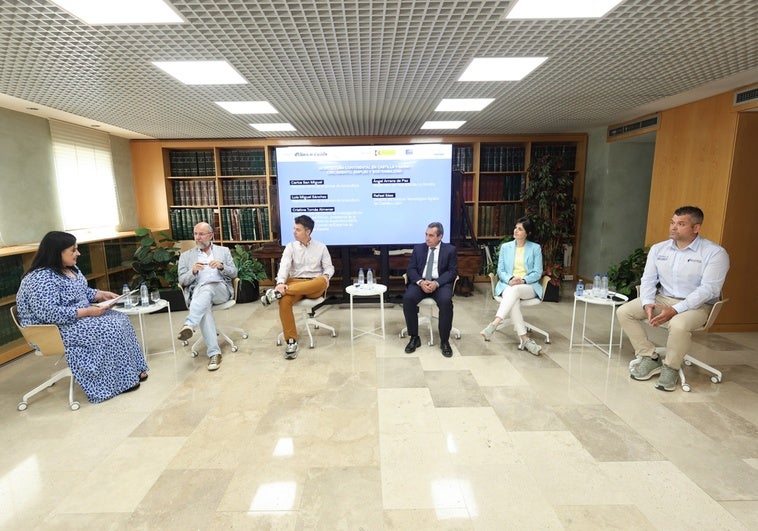 Susana Gutiérrez (moderadora), Carlos San Miguel y Luis Miguel Sánchez (empresas de acuicultura), Rafael Sáez (Director Itacyl), Cristina Tomás (investigadora Itacyl) y Ángel Arranz (pescaderías La Alondra).