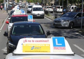 Manifestación de las autoescuelas el año pasado por la falta de examinadores.