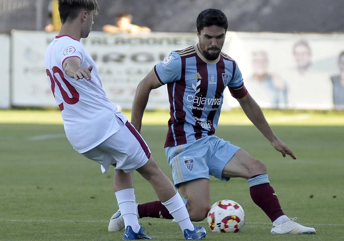 Partido disputado el pasado verano entre el Real Ávila y la Gimnástica Segoviana.