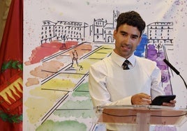 El cantante Dulzaro, durante la lectura del manifiesto esta mañana en el Ayuntamiento.