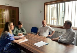 Concejales del PP, con representantes del sector hotelero.
