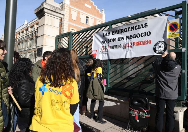 Concentración en febrero pasado para solicitar a la Junta que se haga cargo de la gestión directa de las llamadas a Emergencias 112.