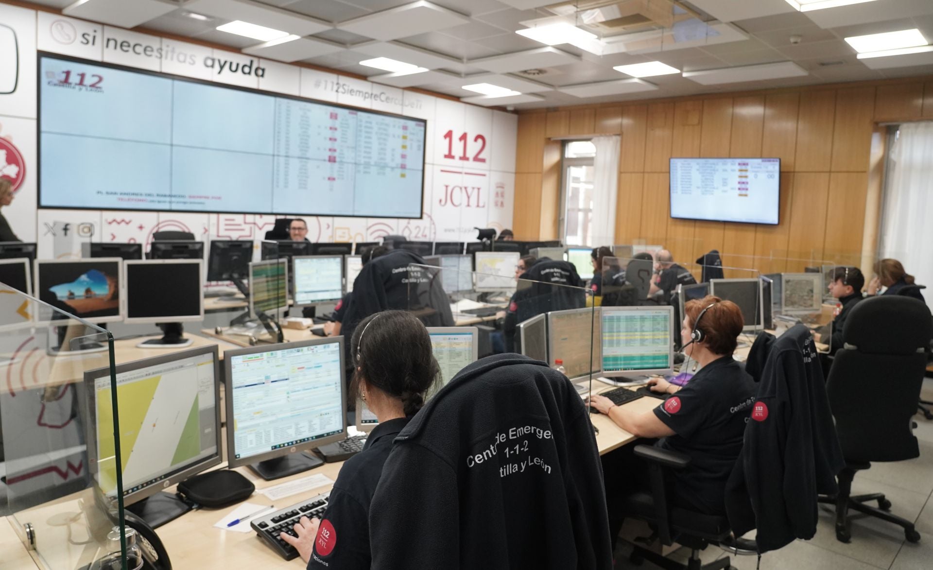 Sala desde la que se gestionan las llamadas de Emergencias que llegan al teléfono 112 en Castilla y León, servicio que la Junta tiene contratado con Ilunion Emergencias.