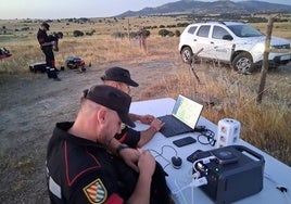 Equipos especializados de la UME despliegan drones para evaluar el trazado de la tubería afectada en Ávila.