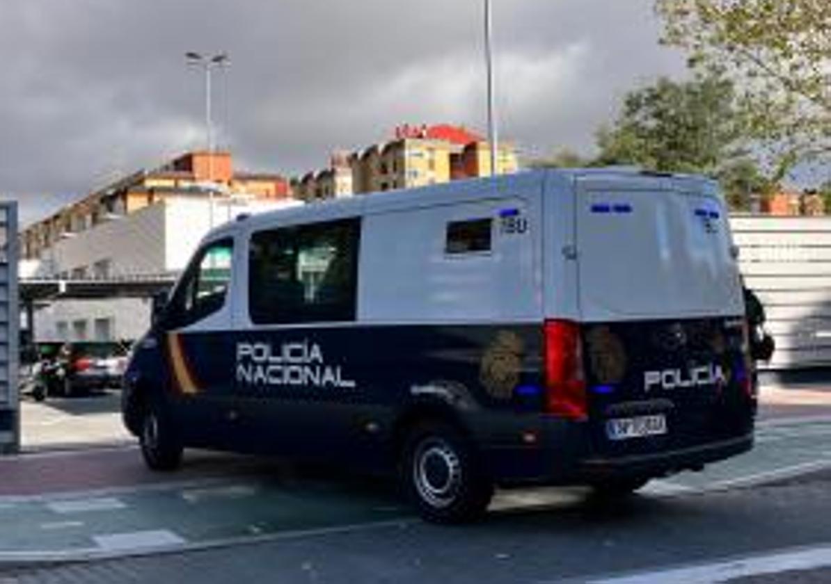 Furgón de la Policía Nacional.