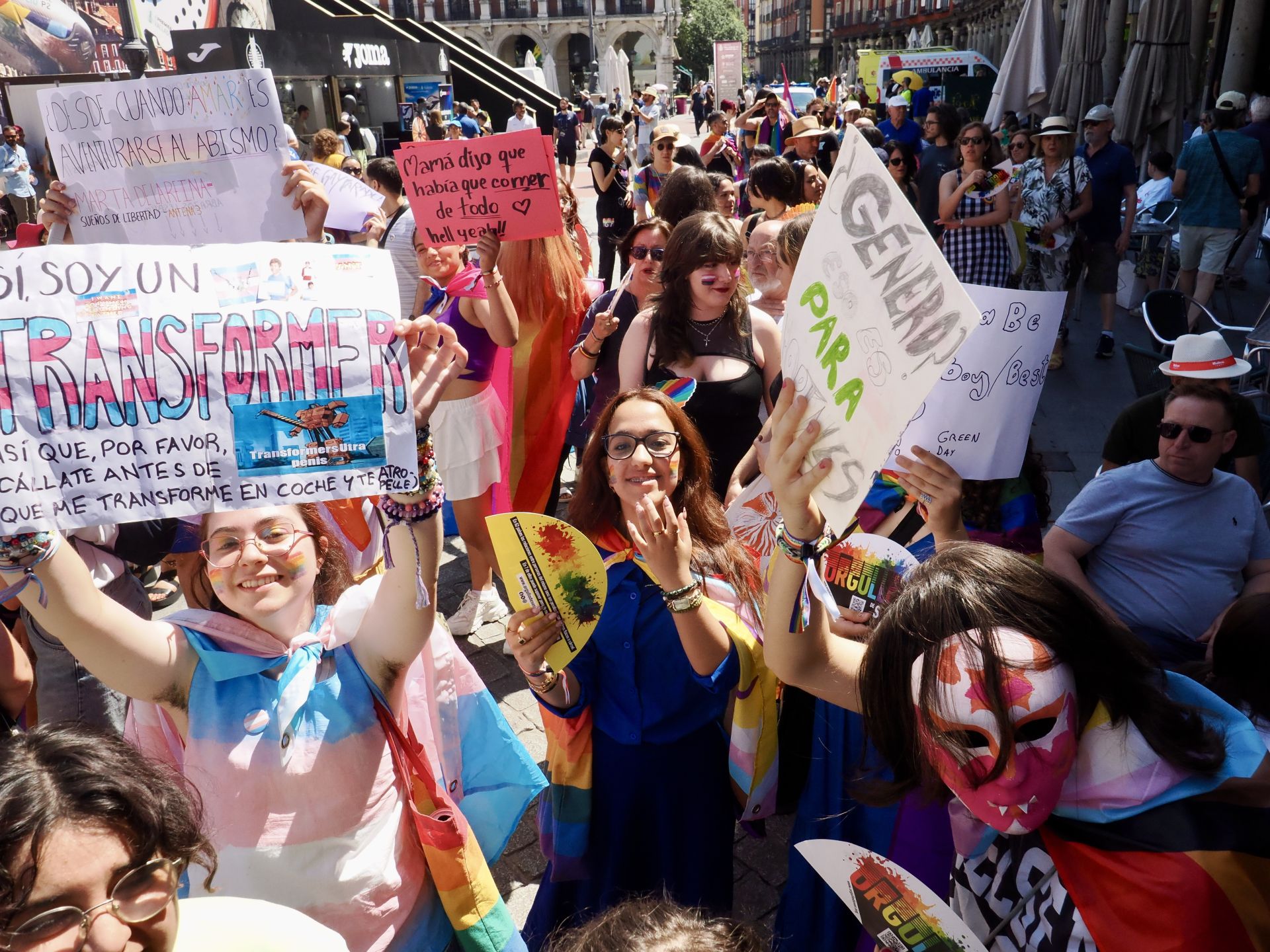 Las imágenes de la manifestación LGTBI en Valladolid