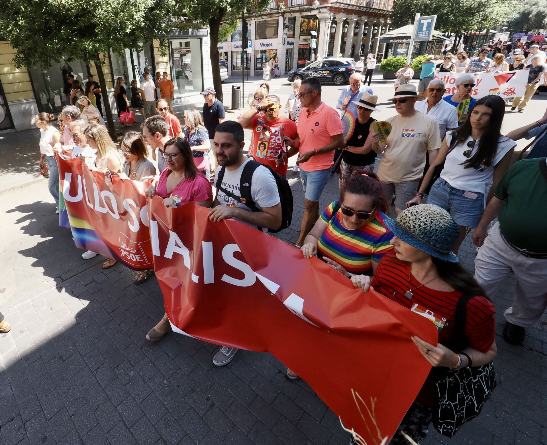 Las imágenes de la manifestación LGTBI en Valladolid