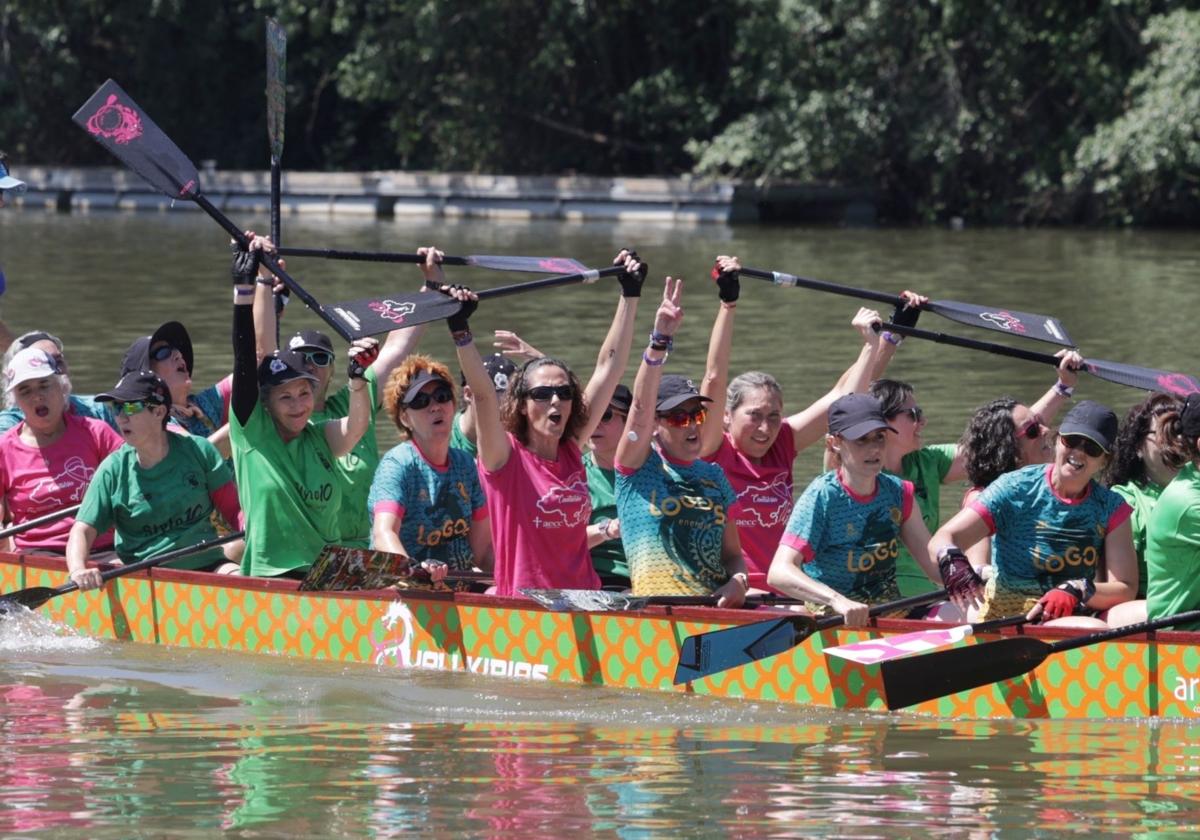 Las imágenes de las Valkirias en el Pisuerga a ritmo de la modalidad Dragon Boat
