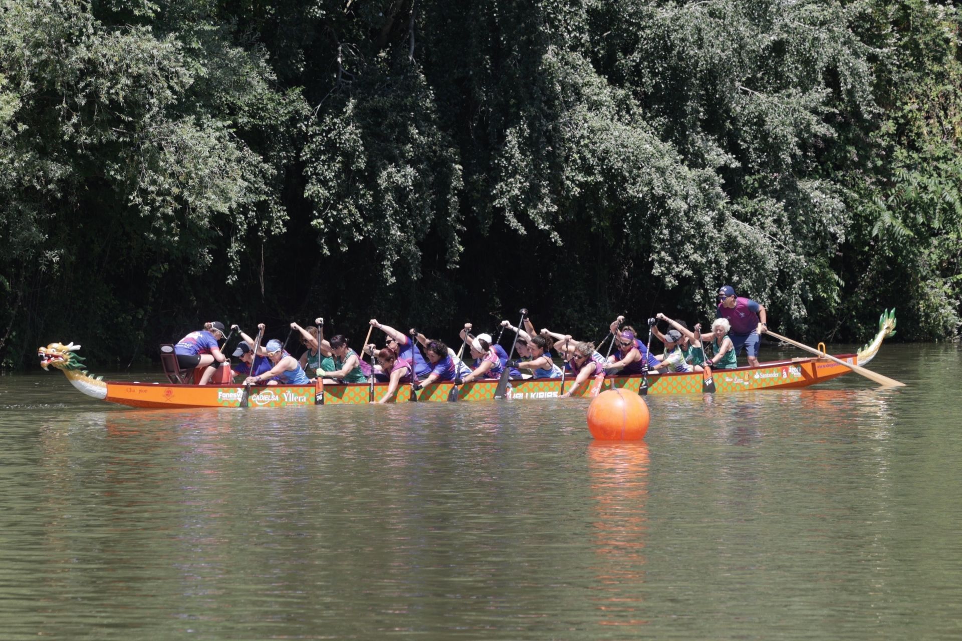 Las imágenes de las Valkirias en el Pisuerga a ritmo de la modalidad Dragon Boat