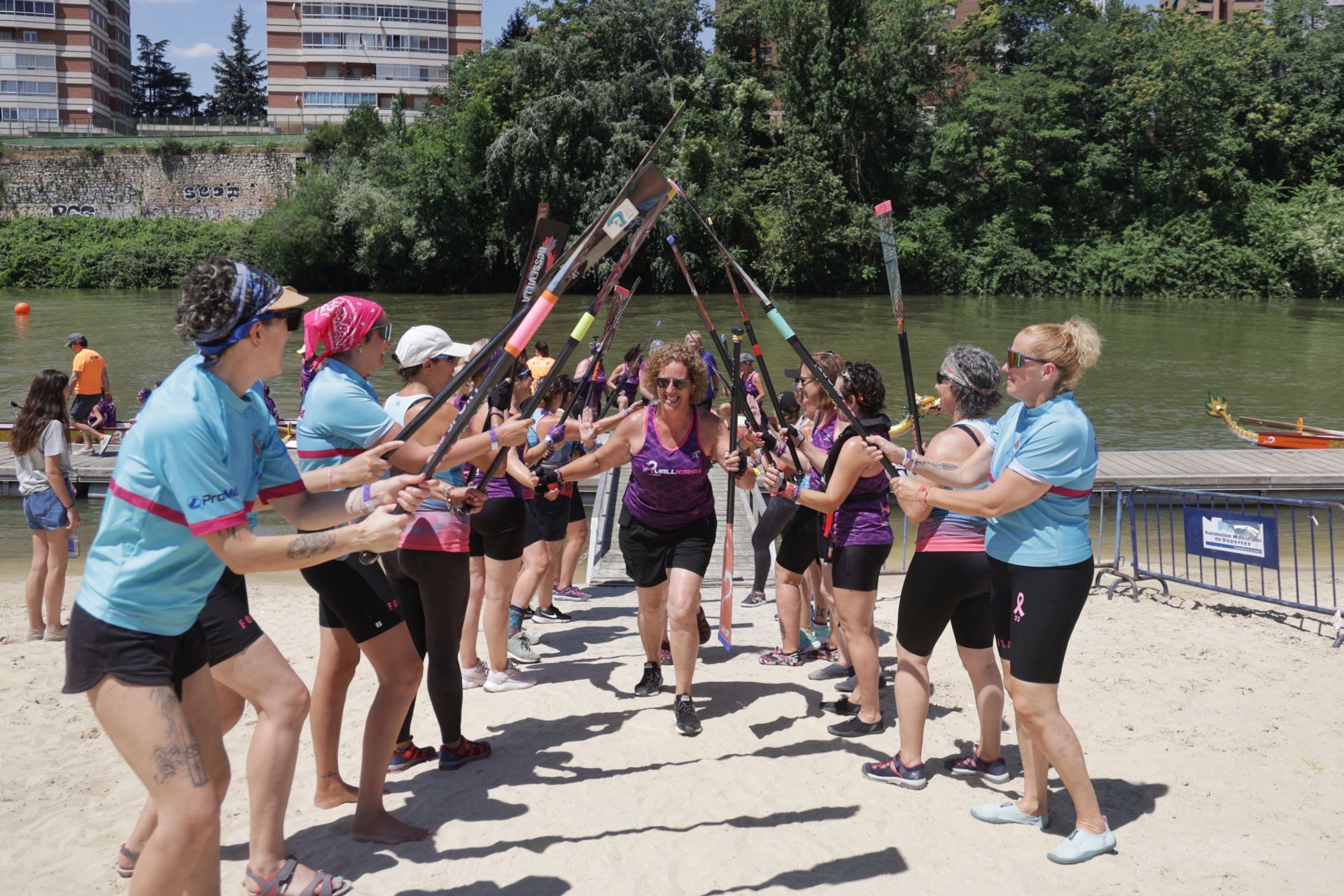 Las imágenes de las Valkirias en el Pisuerga a ritmo de la modalidad Dragon Boat