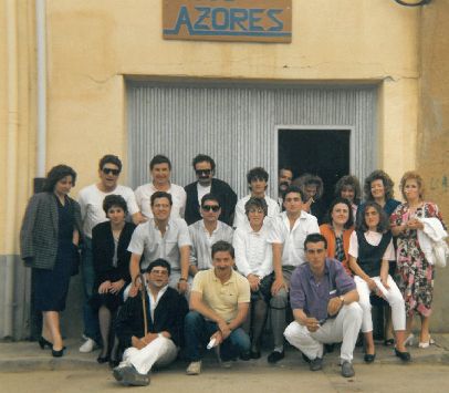 Los participantes del programa de Educación de Adultos homenajean a su profesora. 8 de agosto de 1988.