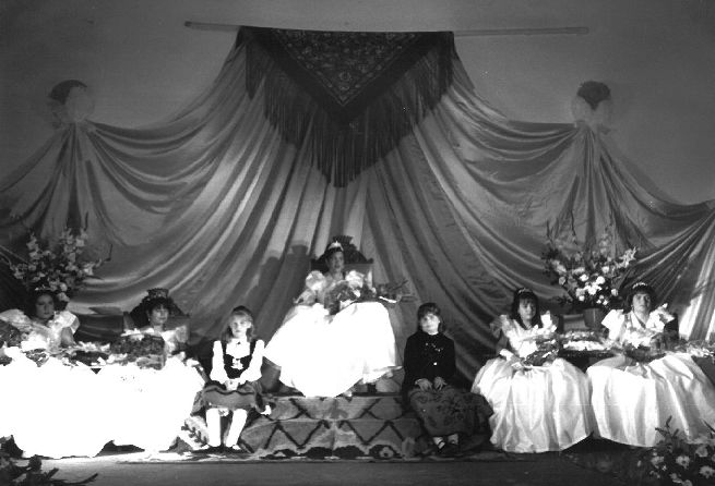 Reina y damas de las fiestas del año 1994.