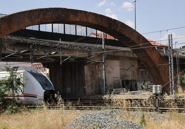 Las obras vuelven al Arco de Ladrillo a petición de Adif para evitar la caída de cascotes a las vías