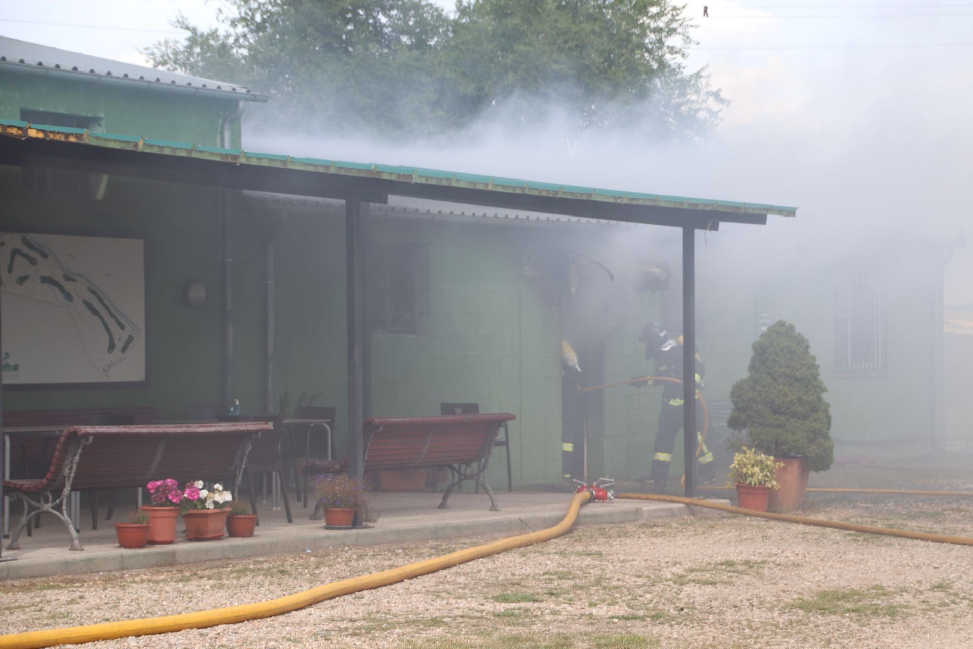 Fotos del incendio de un club de golf en un pueblo de Segovia
