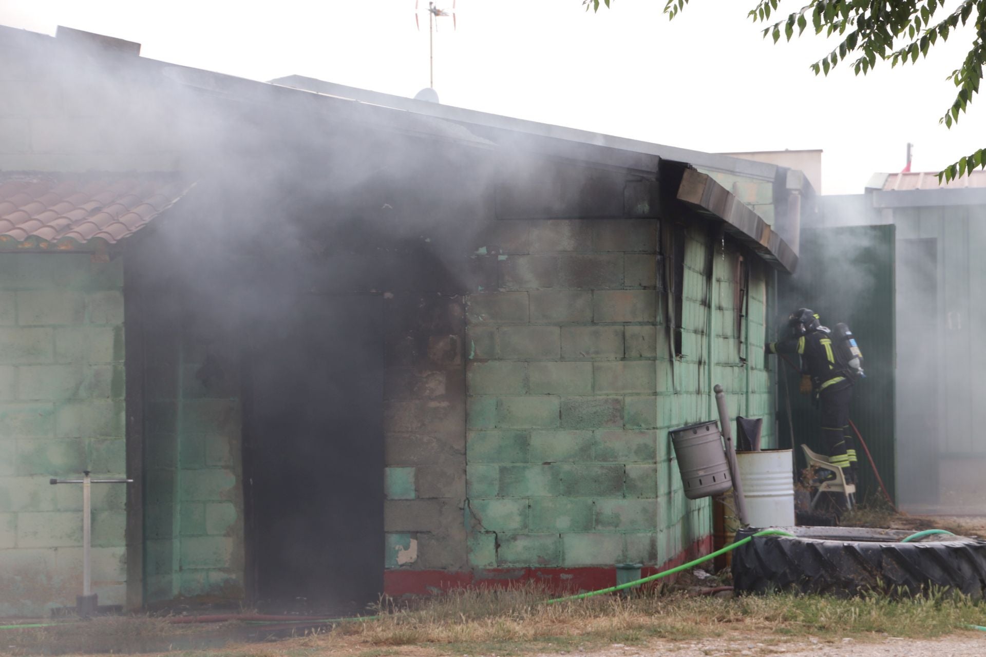 Fotos del incendio de un club de golf en un pueblo de Segovia
