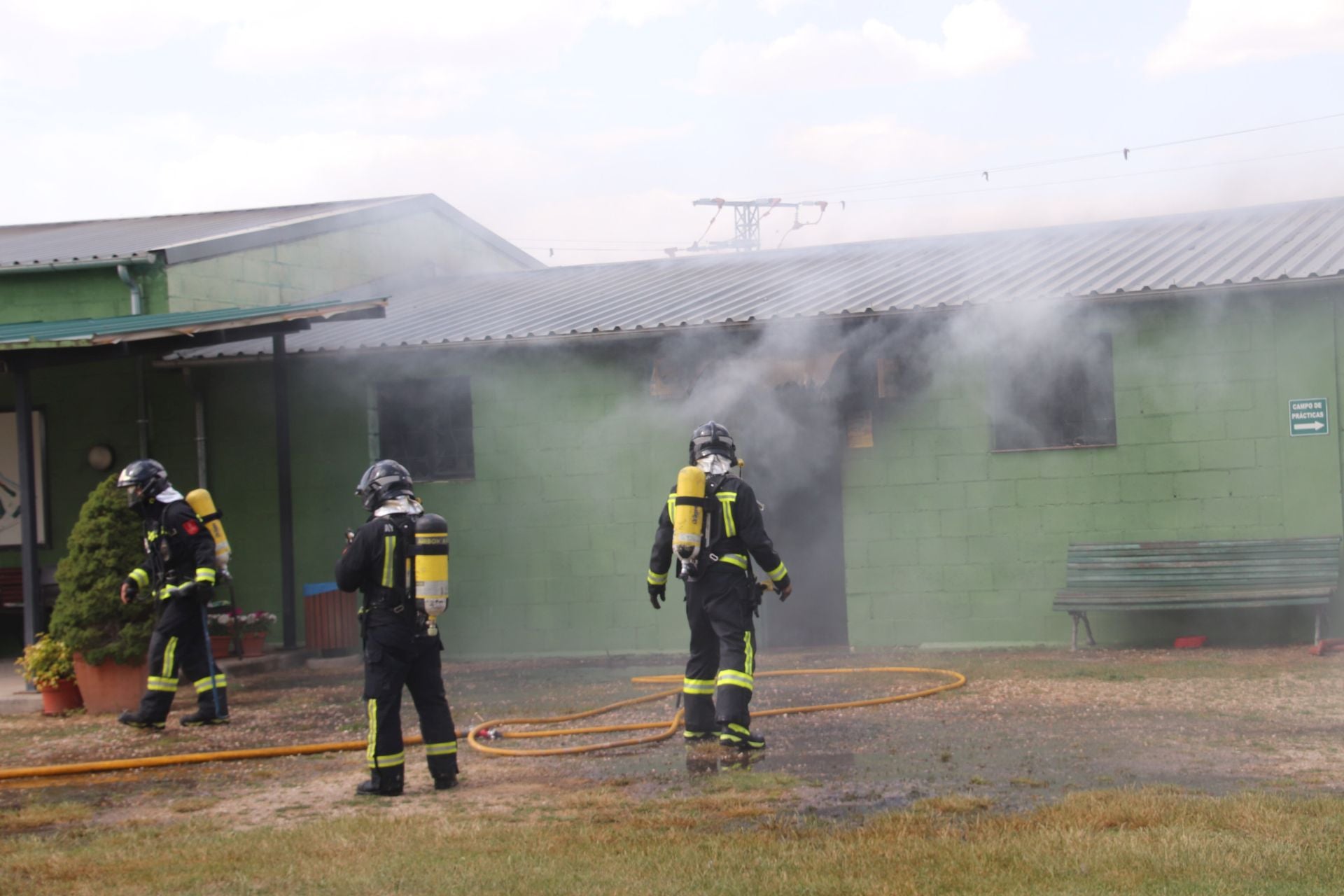 Fotos del incendio de un club de golf en un pueblo de Segovia