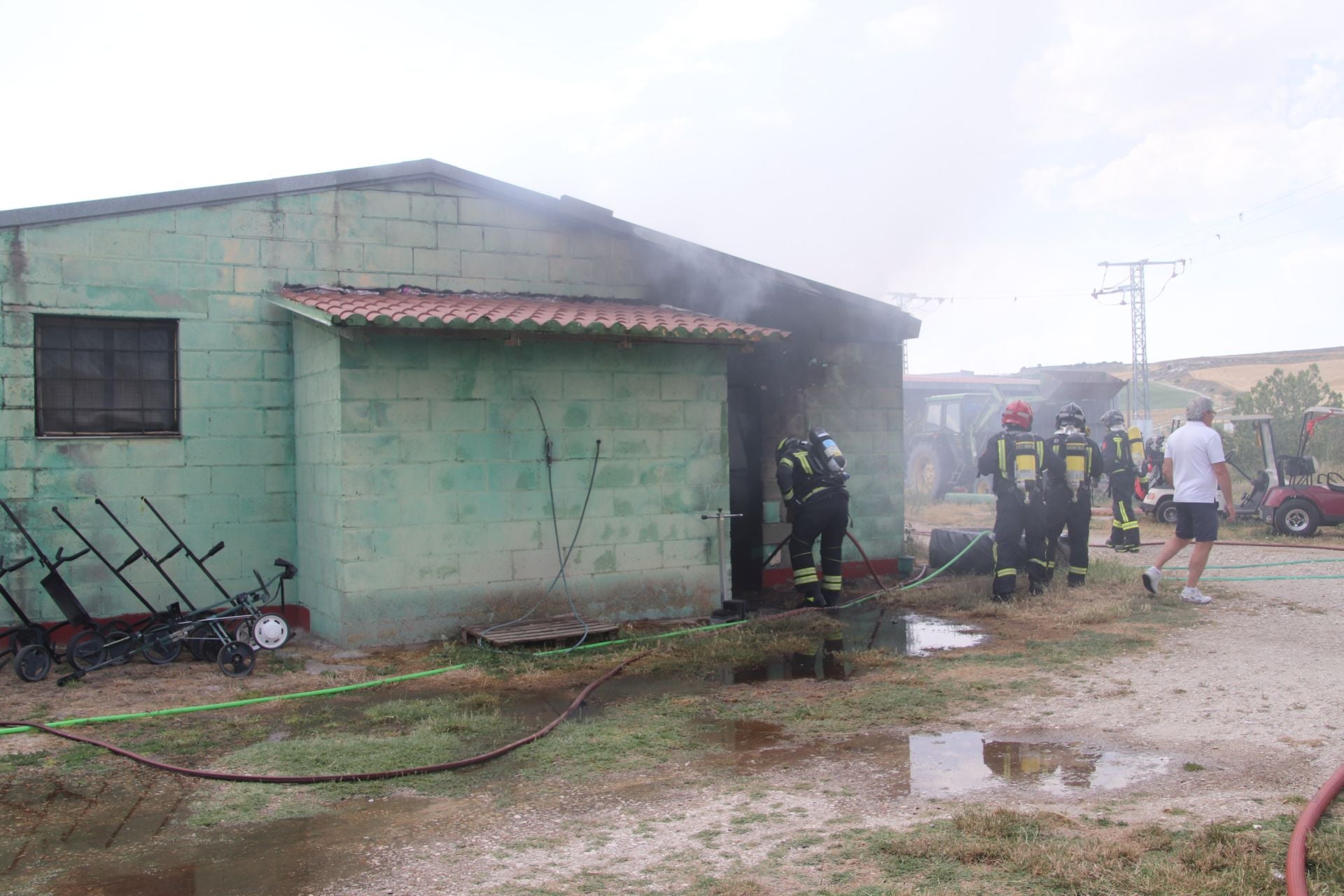 Fotos del incendio de un club de golf en un pueblo de Segovia