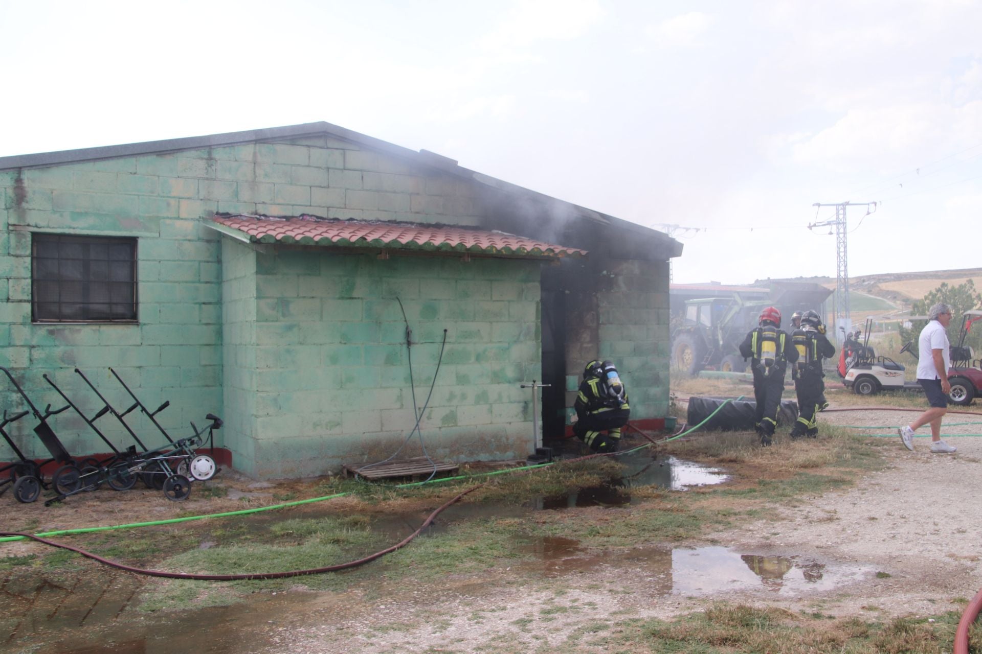 Fotos del incendio de un club de golf en un pueblo de Segovia