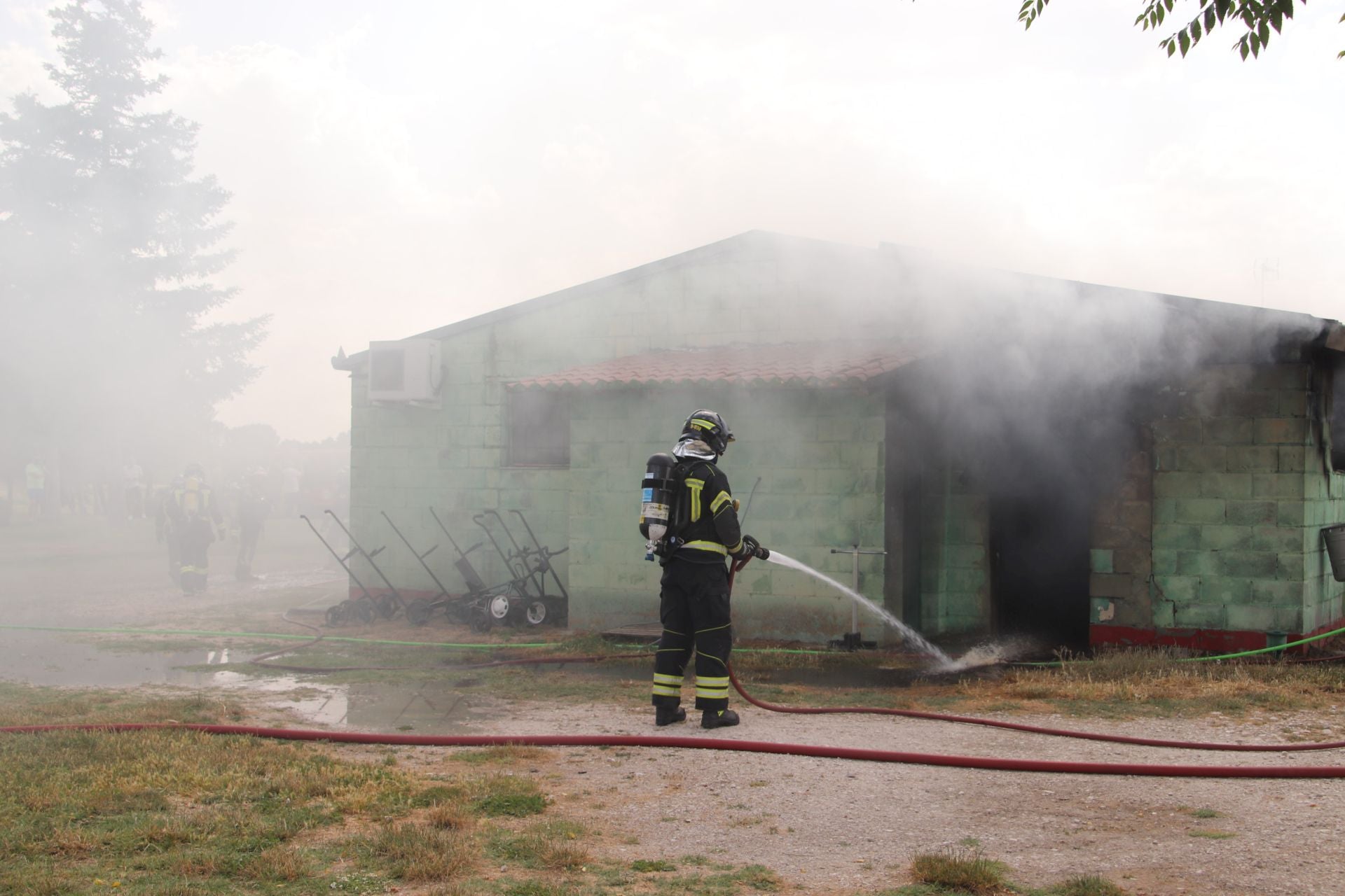 Fotos del incendio de un club de golf en un pueblo de Segovia
