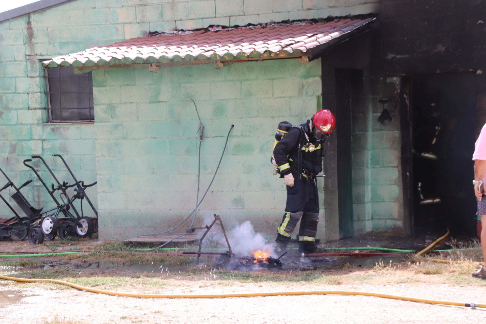 Fotos del incendio de un club de golf en un pueblo de Segovia