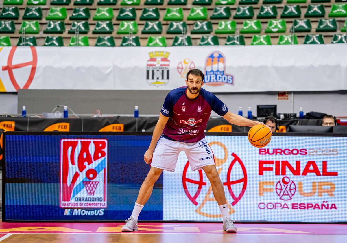 Álvaro Muñoz calentando durante la Final Four de la Copa España disputada en Burgos