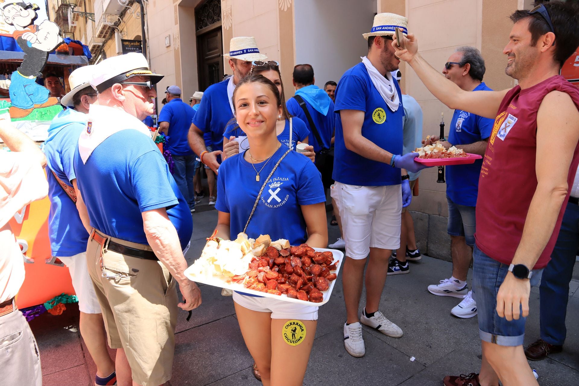 Fotos del canto del himno de Segovia y de la Tajada de San Andrés