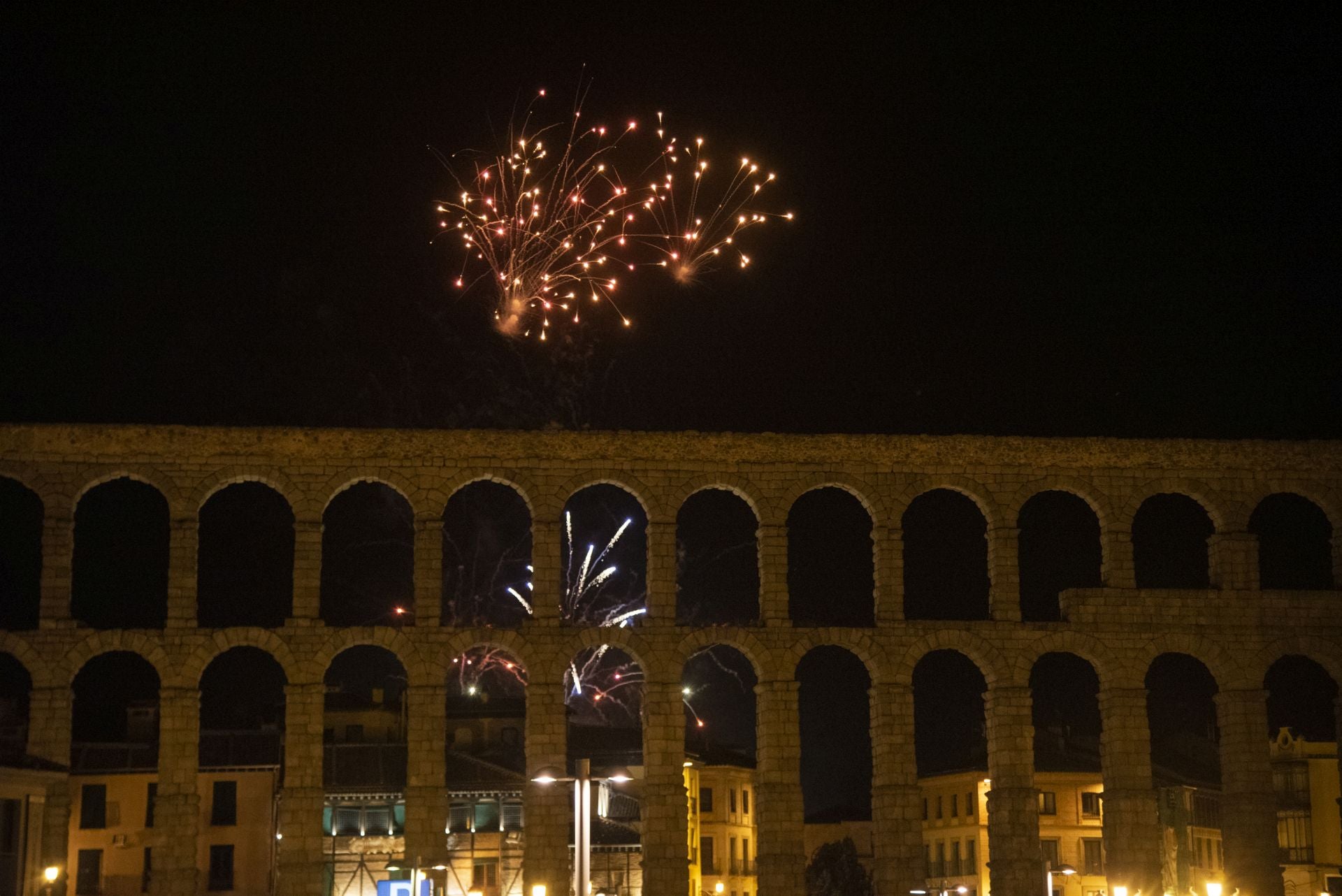 Fotos del espectáculo de fuegos artificiales en Segovia